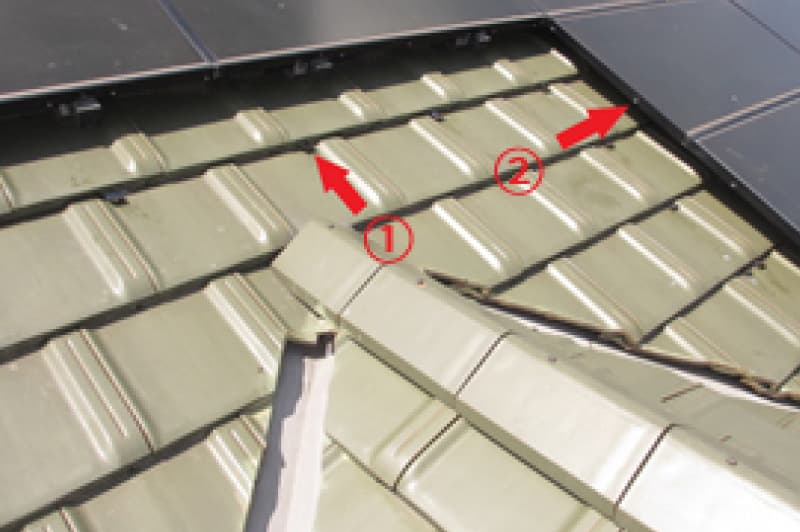 ①プレート差込　②クリップビス取付け