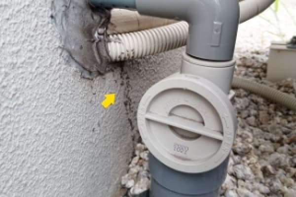 基礎配管貫通部より侵入