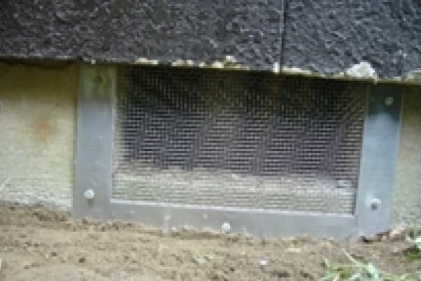 基礎通風口金網取付