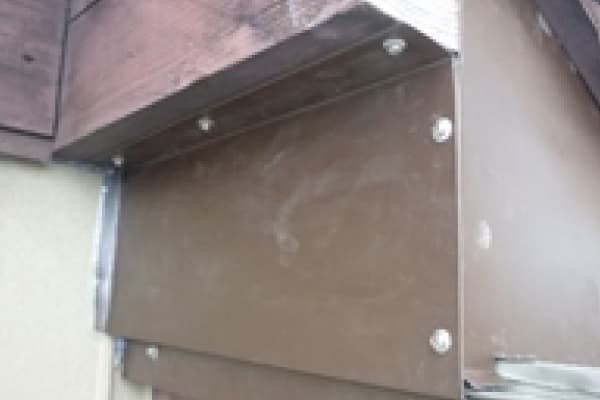 軒下隙間板金取付